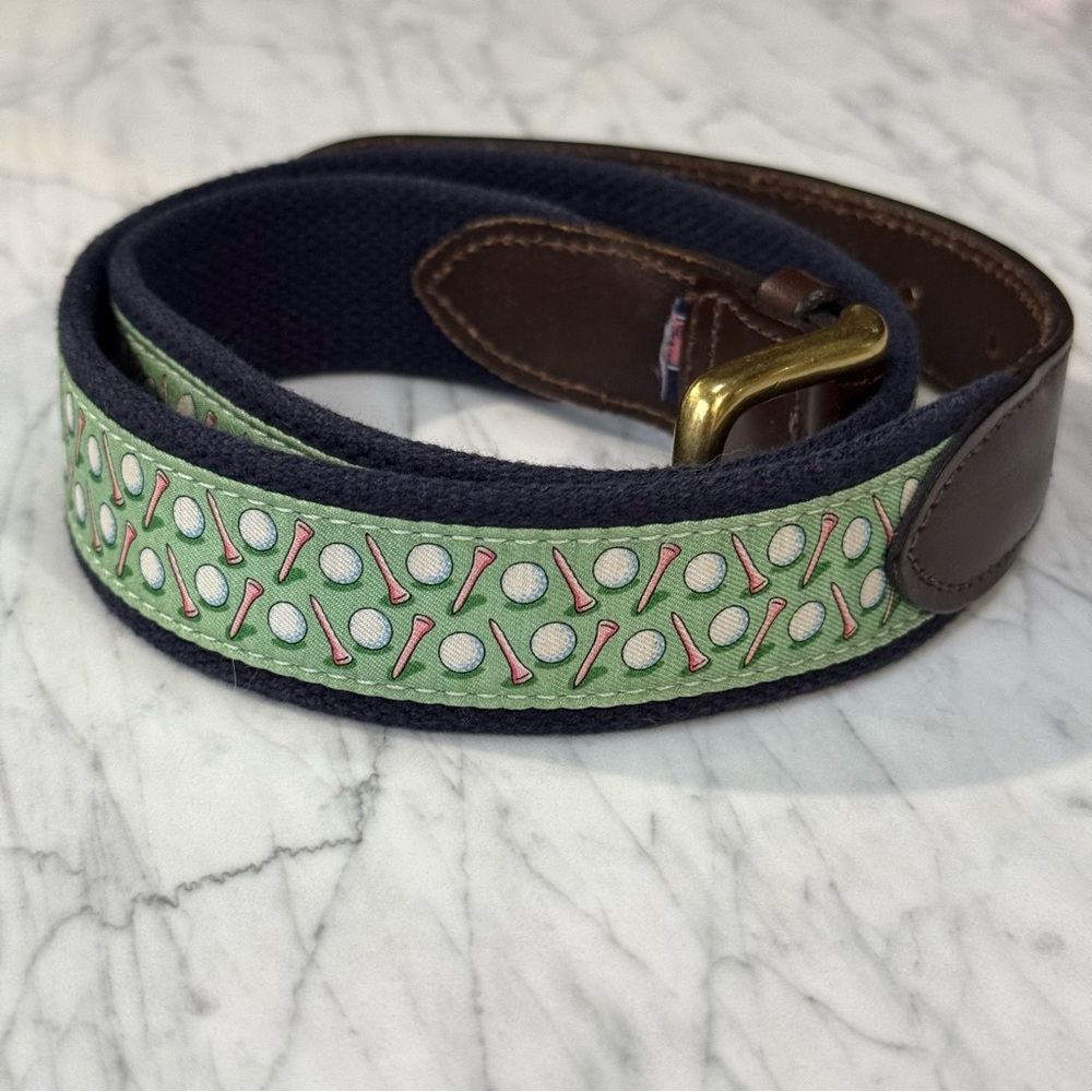 Vineyard Vines men’s canvas club belt, blue/green/white golf balls/tees, 40.5”